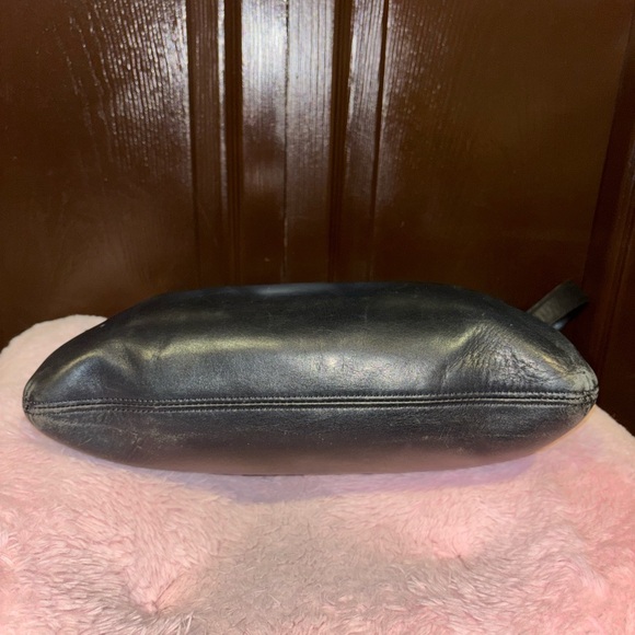 Coach Vintage Black Leather Shoulder Bag - Picture 6 of 11